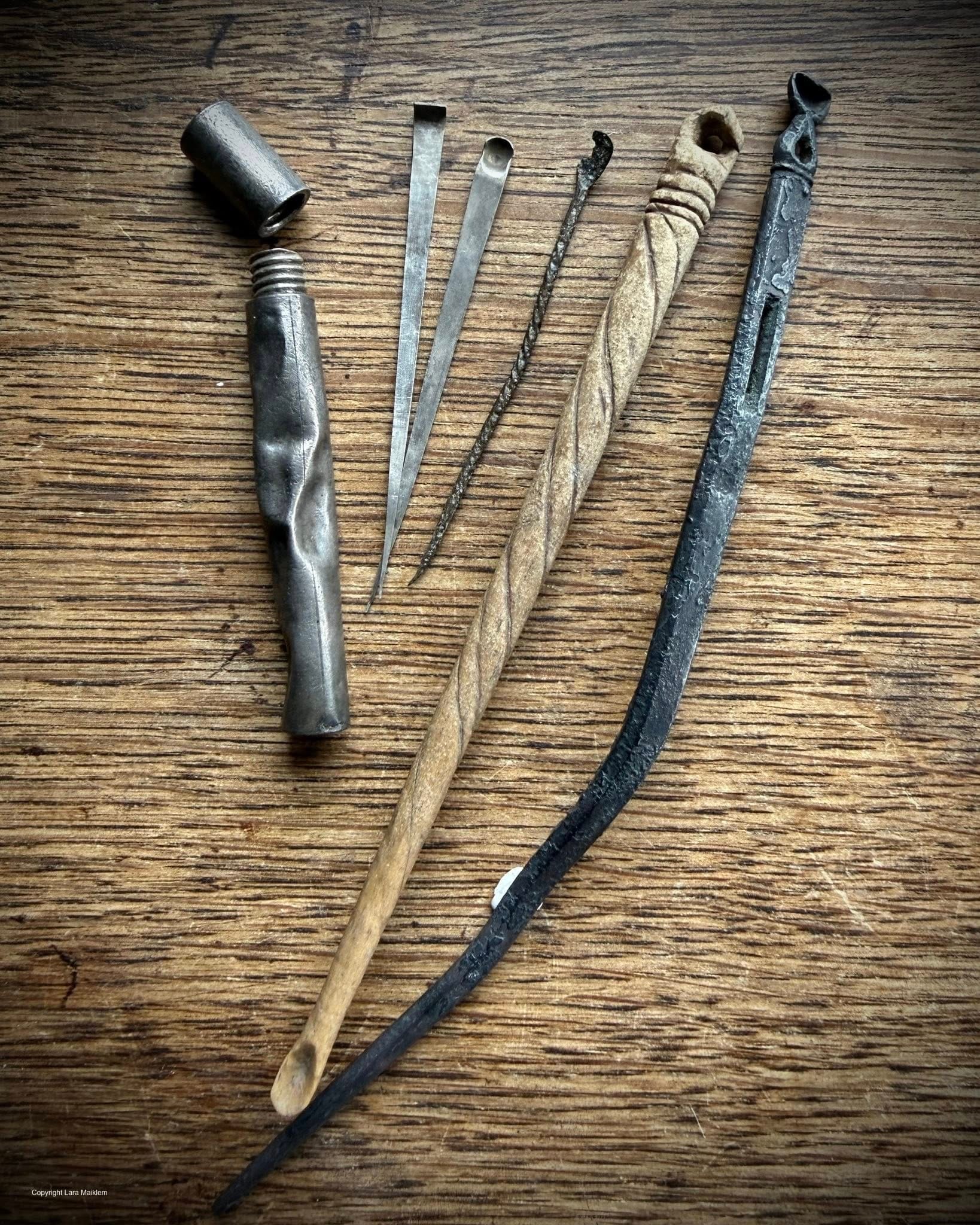mudlarking-spoon-1-mq54tcvw